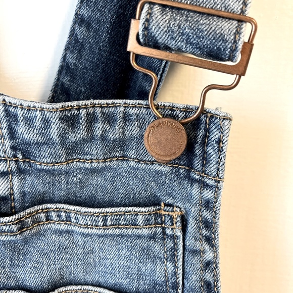 BLANK NYC - Slim Girlfriend Overalls - Picture 4 of 8